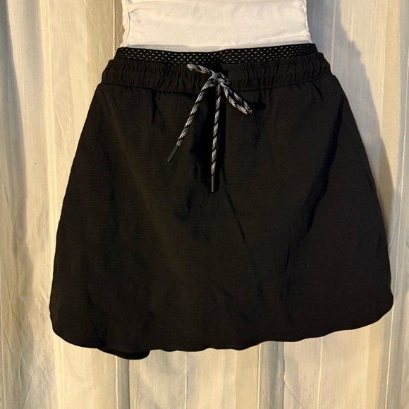 Athleta Crest Skort Black Size 8 Built-In Shorts Activewear Golf Tennis Running - Picture 2 of 12